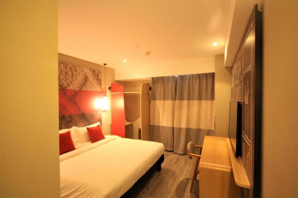 Ibis Shenyang North Station Hotel Exterior photo