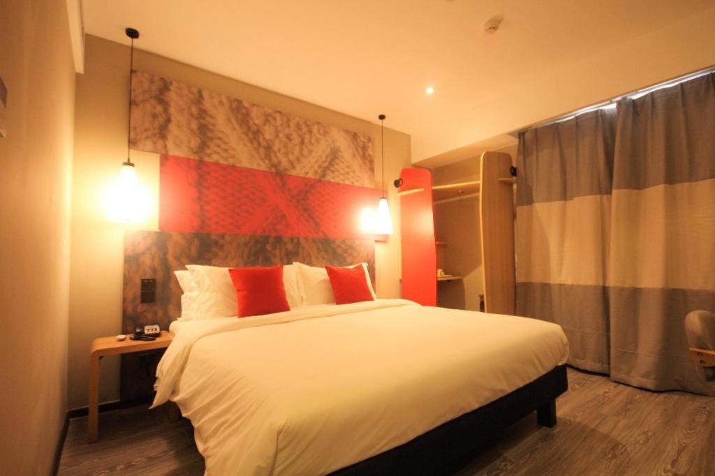 Ibis Shenyang North Station Hotel Exterior photo